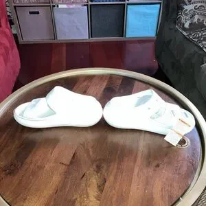 CROCS | Shoes | Crocs Classic Crush Platform Clogs White  display picture 2